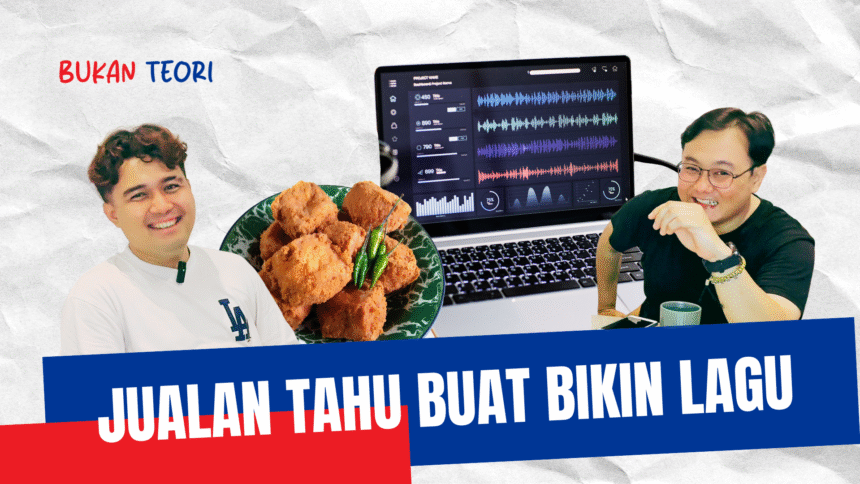 Jazzy Yudistira (kiri) dan host podcast Bukan Teori (kanan) berbincang sambil menunjukkan tahu goreng dan tampilan software musik di layar laptop.